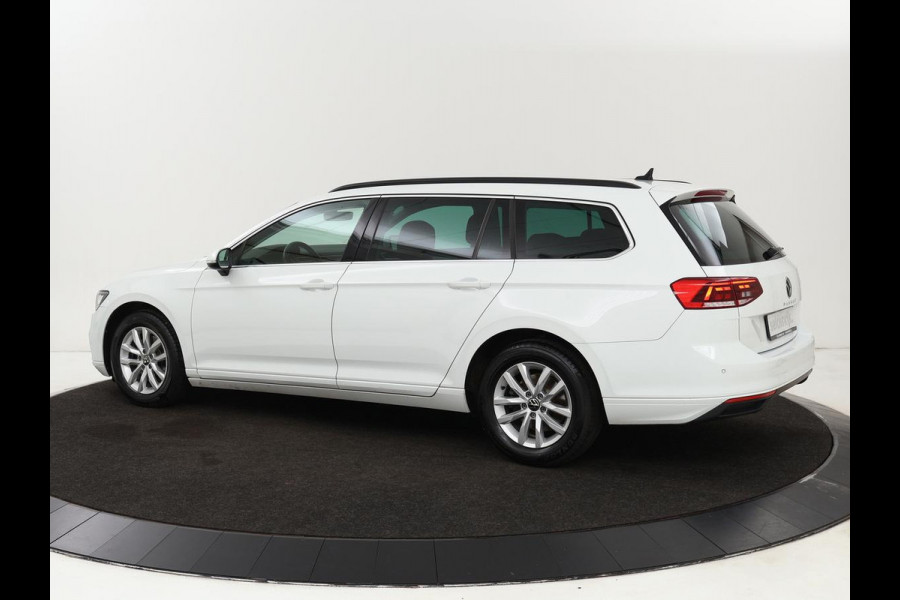 Volkswagen Passat 2.0 TDI Comfort Business | Stoelverwarming | Camera | Adaptive cruise | Carplay | Massage | Navigatie | Full LED | Parkeerhulp