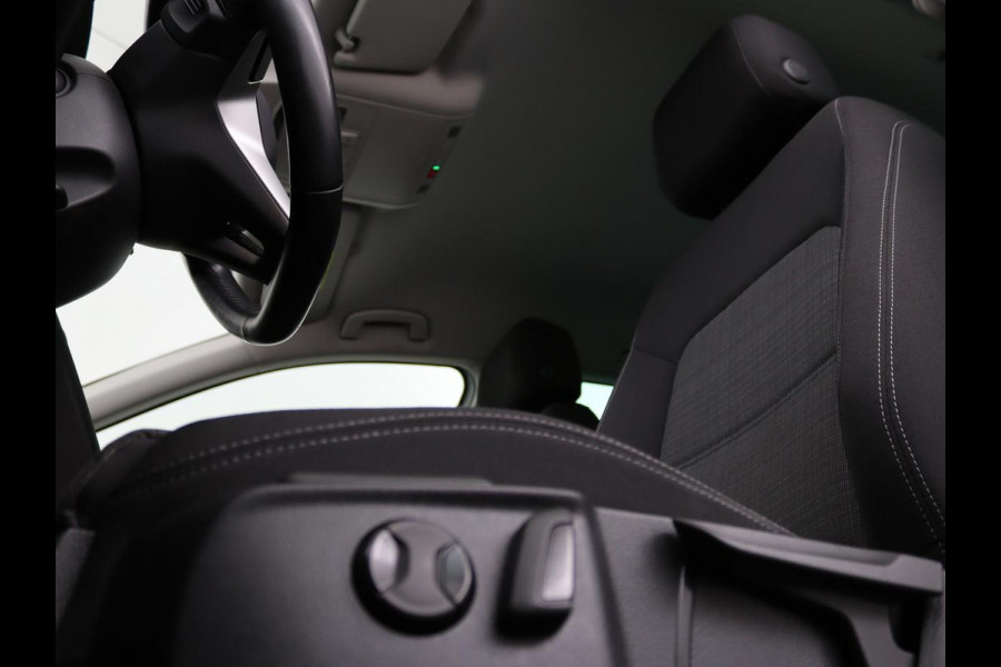 Volkswagen Passat 2.0 TDI Comfort Business | Stoelverwarming | Camera | Adaptive cruise | Carplay | Massage | Navigatie | Full LED | Parkeerhulp