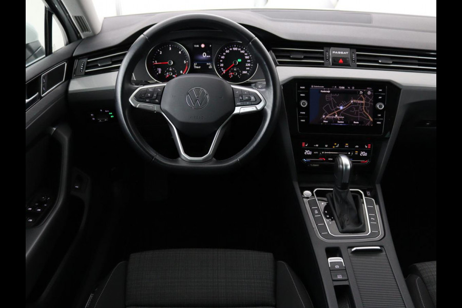 Volkswagen Passat 2.0 TDI Comfort Business | Stoelverwarming | Camera | Adaptive cruise | Carplay | Massage | Navigatie | Full LED | Parkeerhulp