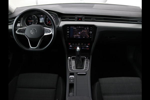 Volkswagen Passat 2.0 TDI Comfort Business | Stoelverwarming | Camera | Adaptive cruise | Carplay | Massage | Navigatie | Full LED | Parkeerhulp