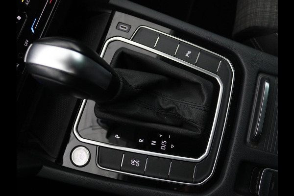 Volkswagen Passat 2.0 TDI Comfort Business | Stoelverwarming | Camera | Adaptive cruise | Carplay | Massage | Navigatie | Full LED | Parkeerhulp