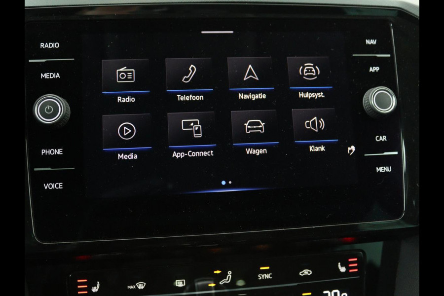 Volkswagen Passat 2.0 TDI Comfort Business | Stoelverwarming | Camera | Adaptive cruise | Carplay | Massage | Navigatie | Full LED | Parkeerhulp