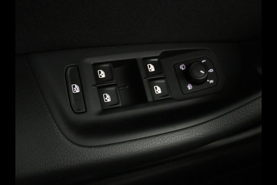 Volkswagen Passat 2.0 TDI Comfort Business | Stoelverwarming | Camera | Adaptive cruise | Carplay | Massage | Navigatie | Full LED | Parkeerhulp
