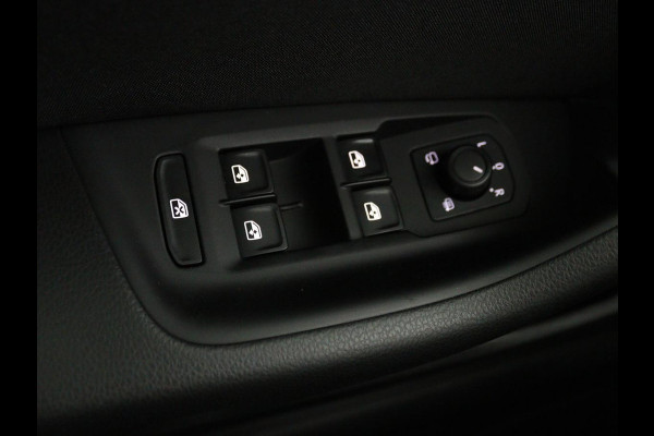 Volkswagen Passat 2.0 TDI Comfort Business | Stoelverwarming | Camera | Adaptive cruise | Carplay | Massage | Navigatie | Full LED | Parkeerhulp