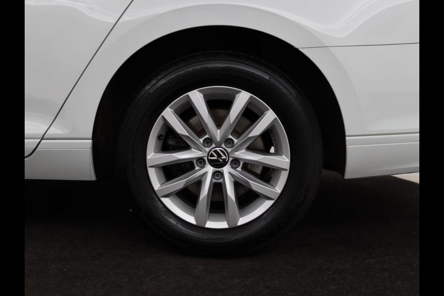 Volkswagen Passat 2.0 TDI Comfort Business | Stoelverwarming | Camera | Adaptive cruise | Carplay | Massage | Navigatie | Full LED | Parkeerhulp