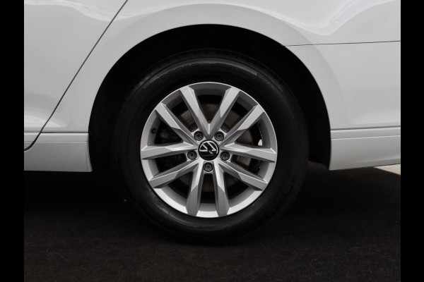 Volkswagen Passat 2.0 TDI Comfort Business | Stoelverwarming | Camera | Adaptive cruise | Carplay | Massage | Navigatie | Full LED | Parkeerhulp