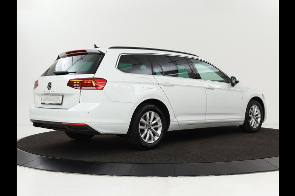 Volkswagen Passat 2.0 TDI Comfort Business | Stoelverwarming | Camera | Adaptive cruise | Carplay | Massage | Navigatie | Full LED | Parkeerhulp