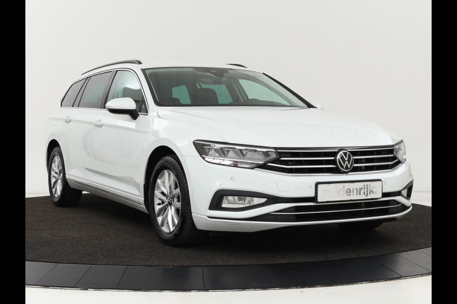 Volkswagen Passat 2.0 TDI Comfort Business | Stoelverwarming | Camera | Adaptive cruise | Carplay | Massage | Navigatie | Full LED | Parkeerhulp