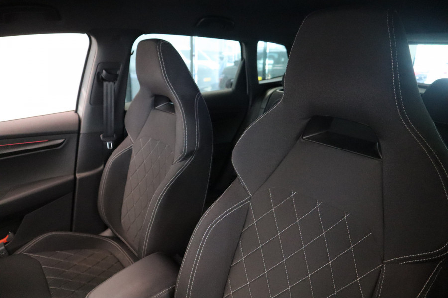 Škoda Karoq 1.5 TSI ACT Sportline Business CruiseControl Trekhaak Full-led
