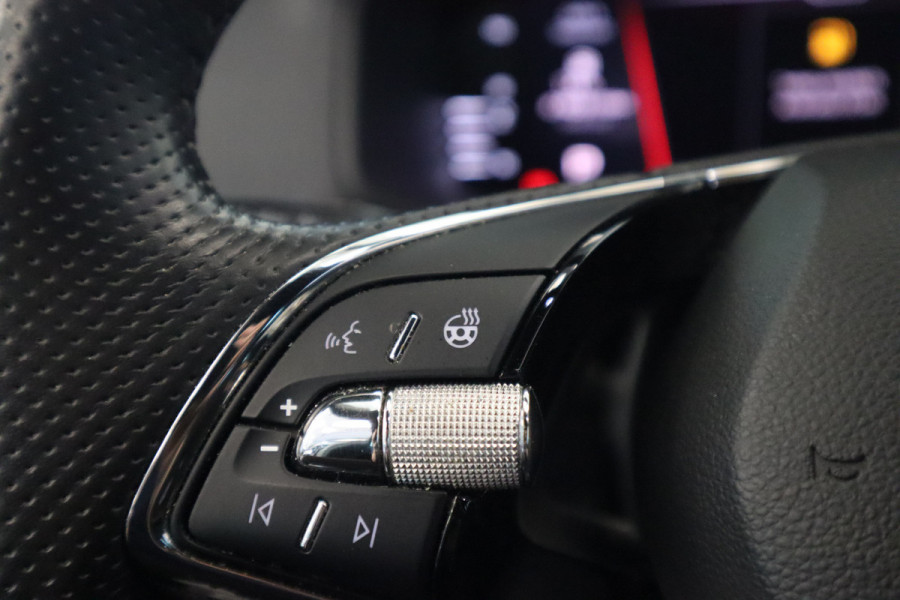 Škoda Karoq 1.5 TSI ACT Sportline Business CruiseControl Trekhaak Full-led
