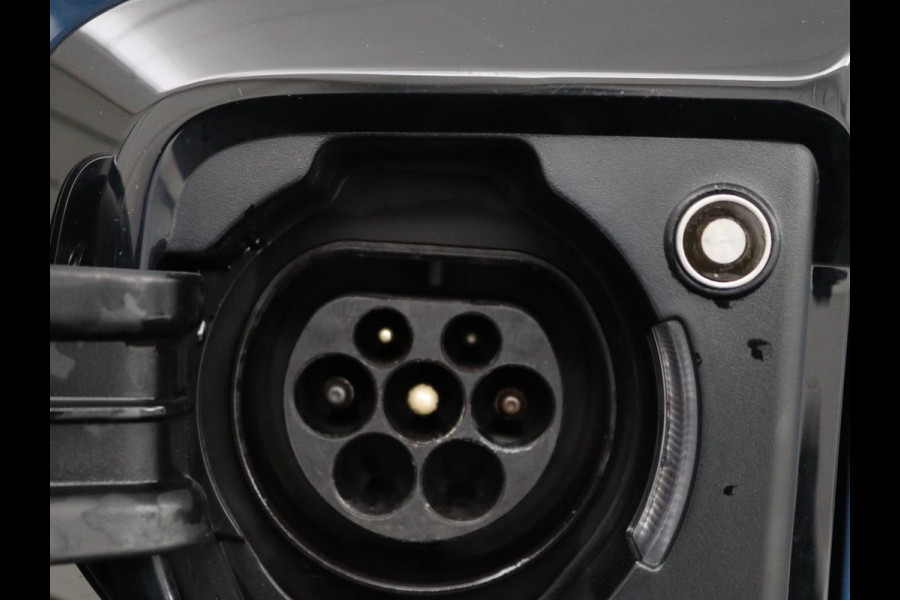 Lynk & Co 01 1.5 Plug In | Panoramadak | Infinity by Harman | Camera | Adaptive cruise | Stoelverwarming | Carplay | Memory | Full LED