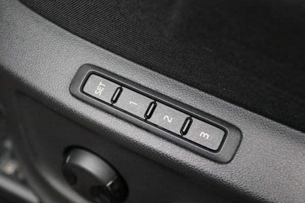 Škoda Karoq 1.0 TSI Style Business Automaat LED, Canton, Apple Carplay, Camera, ACC, Stuur-/Stoelverw., PDC