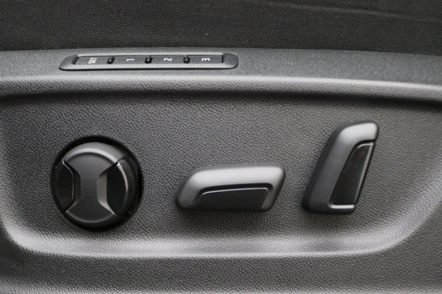 Škoda Karoq 1.0 TSI Style Business Automaat LED, Canton, Apple Carplay, Camera, ACC, Stuur-/Stoelverw., PDC
