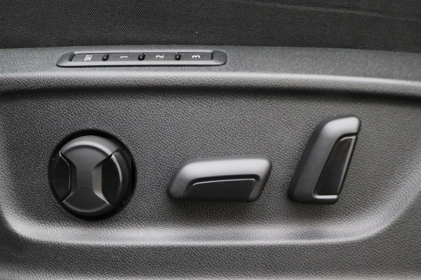 Škoda Karoq 1.0 TSI Style Business Automaat LED, Canton, Apple Carplay, Camera, ACC, Stuur-/Stoelverw., PDC
