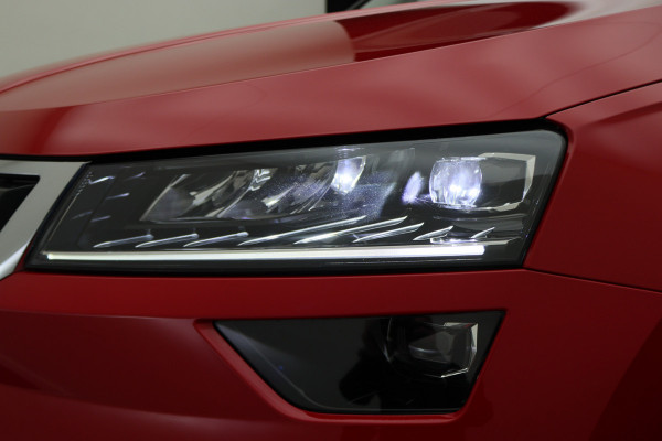 Škoda Karoq 1.0 TSI Style Business Automaat LED, Canton, Apple Carplay, Camera, ACC, Stuur-/Stoelverw., PDC