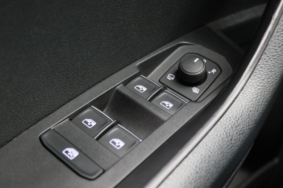 Škoda Karoq 1.0 TSI Style Business Automaat LED, Canton, Apple Carplay, Camera, ACC, Stuur-/Stoelverw., PDC