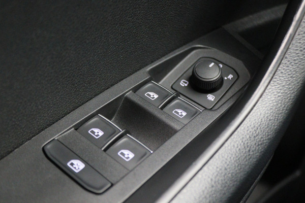 Škoda Karoq 1.0 TSI Style Business Automaat LED, Canton, Apple Carplay, Camera, ACC, Stuur-/Stoelverw., PDC