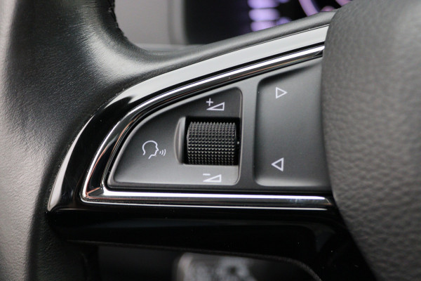 Škoda Karoq 1.0 TSI Style Business Automaat LED, Canton, Apple Carplay, Camera, ACC, Stuur-/Stoelverw., PDC