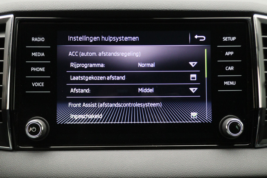 Škoda Karoq 1.0 TSI Style Business Automaat LED, Canton, Apple Carplay, Camera, ACC, Stuur-/Stoelverw., PDC