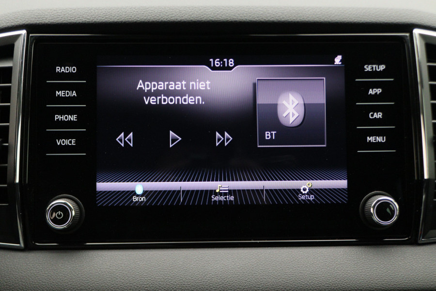 Škoda Karoq 1.0 TSI Style Business Automaat LED, Canton, Apple Carplay, Camera, ACC, Stuur-/Stoelverw., PDC