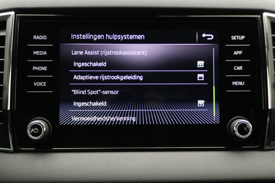 Škoda Karoq 1.0 TSI Style Business Automaat LED, Canton, Apple Carplay, Camera, ACC, Stuur-/Stoelverw., PDC