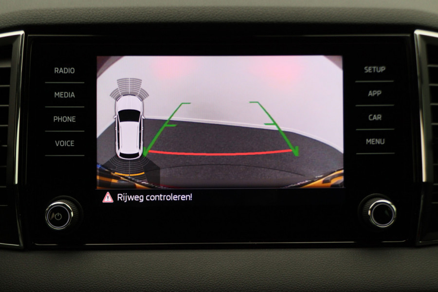 Škoda Karoq 1.0 TSI Style Business Automaat LED, Canton, Apple Carplay, Camera, ACC, Stuur-/Stoelverw., PDC