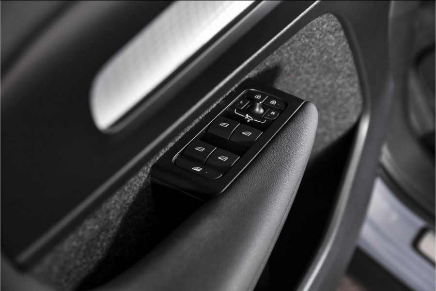 Volvo XC40 1.5 T4 Plug-in hybrid Inscription Expression | Dig. Cockpit | Adapt. Cruise | Stoel-+Stuurverw. | PDC | 360 Camera | NAV + App. Connect | ECC | Elek. Klep | LM 19" | 8514