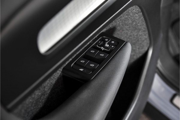 Volvo XC40 1.5 T4 Plug-in hybrid Inscription Expression | Dig. Cockpit | Adapt. Cruise | Stoel-+Stuurverw. | PDC | 360 Camera | NAV + App. Connect | ECC | Elek. Klep | LM 19" | 8514