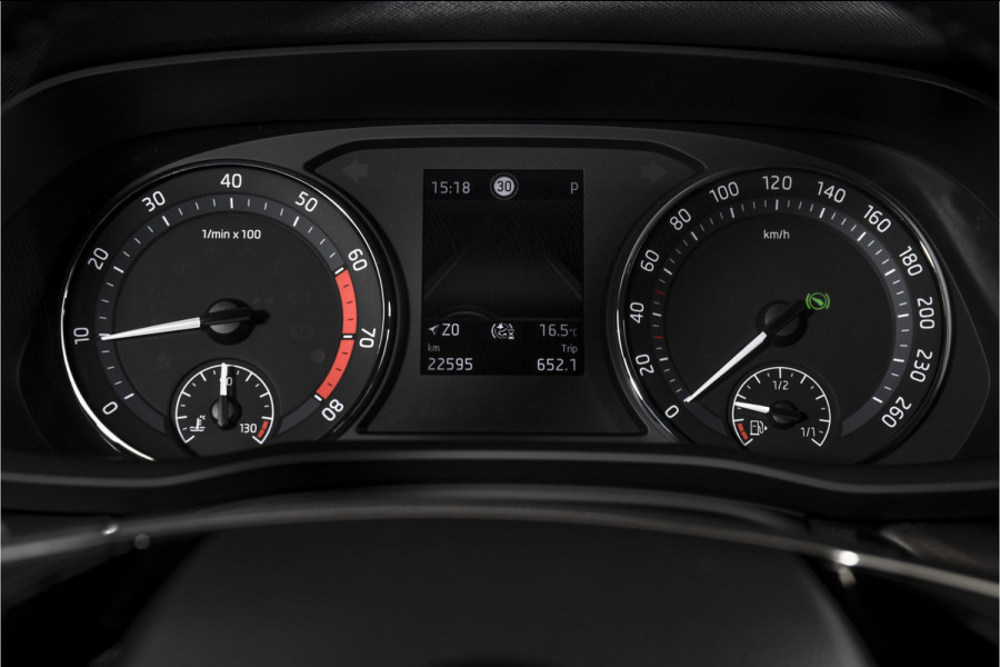 Škoda Octavia Combi 1.5 e-TSI 150 PK Business Edition - Automaat | Trekhaak | Cruise | Stoelverw. | PDC | Camera | NAV + App. Connect ECC | LM 17" |