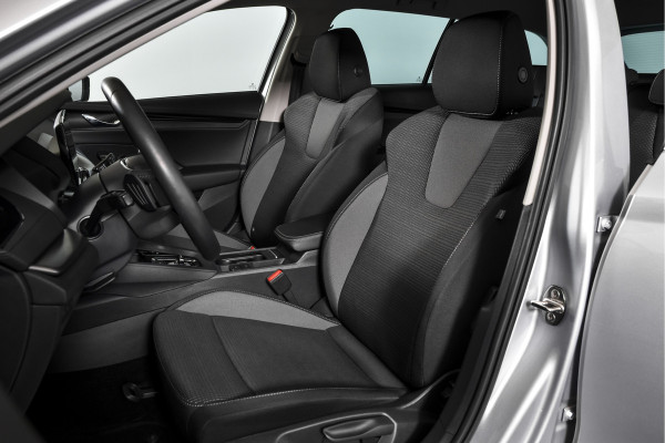 Škoda Octavia Combi 1.5 e-TSI 150 PK Business Edition - Automaat | Trekhaak | Cruise | Stoelverw. | PDC | Camera | NAV + App. Connect ECC | LM 17" |