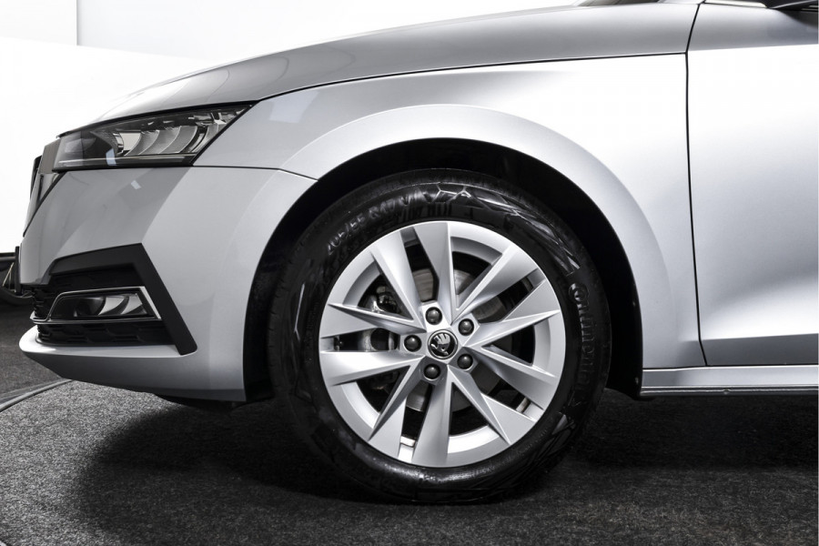 Škoda Octavia Combi 1.5 e-TSI 150 PK Business Edition - Automaat | Trekhaak | Cruise | Stoelverw. | PDC | Camera | NAV + App. Connect ECC | LM 17" |