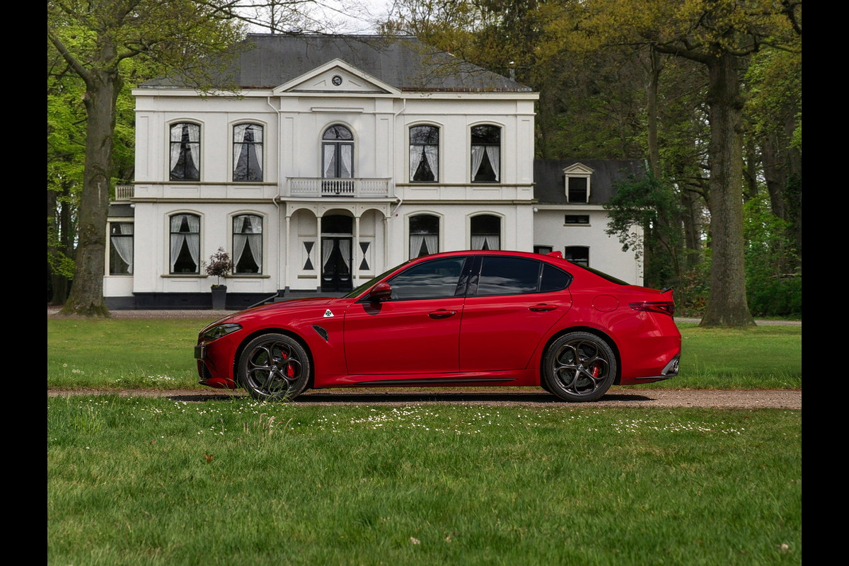 Alfa Romeo Giulia 2.9 V6 Quadrifoglio | Manual | 2e eigenaar | Harman/Kardon Alfa Romeo Giulia 2.9 V6 Quadrifoglio | Manual | 2e eigenaar | Harman/Kardon