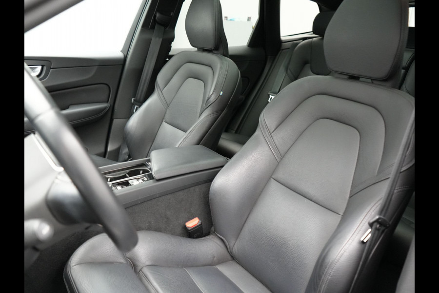 Volvo XC60 T6 R-Design AWD | Panodak | Trekhaak af Fabriek | Adaptive Cruise |Sportstoelen Memory | L.M. 19" | Harman/Kardon | 360 Camera | Carplay | DAB | Stoel & Stuurverwarming |