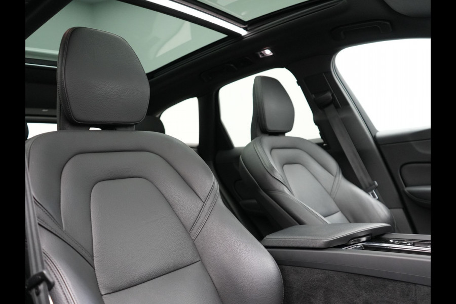 Volvo XC60 T6 R-Design AWD | Panodak | Trekhaak af Fabriek | Adaptive Cruise |Sportstoelen Memory | L.M. 19" | Harman/Kardon | 360 Camera | Carplay | DAB | Stoel & Stuurverwarming |