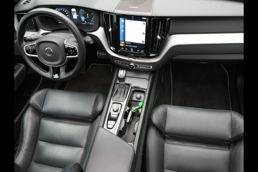Volvo XC60 T6 R-Design AWD | Panodak | Trekhaak af Fabriek | Adaptive Cruise |Sportstoelen Memory | L.M. 19" | Harman/Kardon | 360 Camera | Carplay | DAB | Stoel & Stuurverwarming |