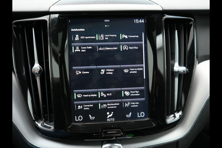 Volvo XC60 T6 R-Design AWD | Panodak | Trekhaak af Fabriek | Adaptive Cruise |Sportstoelen Memory | L.M. 19" | Harman/Kardon | 360 Camera | Carplay | DAB | Stoel & Stuurverwarming |