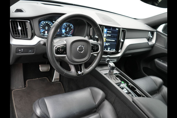 Volvo XC60 T6 R-Design AWD | Panodak | Trekhaak af Fabriek | Adaptive Cruise |Sportstoelen Memory | L.M. 19" | Harman/Kardon | 360 Camera | Carplay | DAB | Stoel & Stuurverwarming |