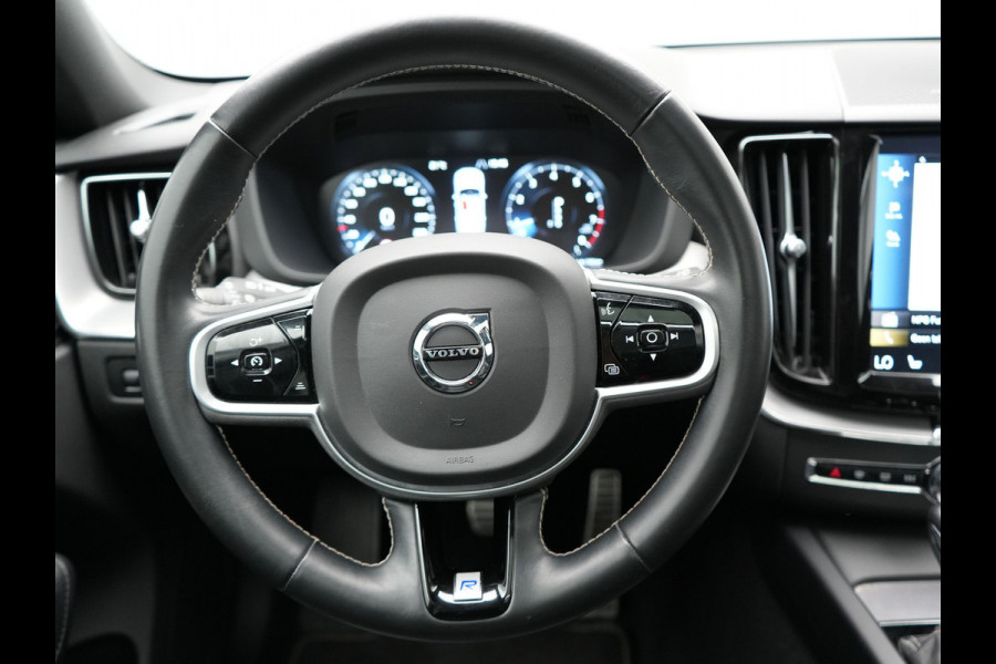 Volvo XC60 T6 R-Design AWD | Panodak | Trekhaak af Fabriek | Adaptive Cruise |Sportstoelen Memory | L.M. 19" | Harman/Kardon | 360 Camera | Carplay | DAB | Stoel & Stuurverwarming |