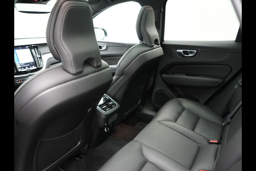 Volvo XC60 T6 R-Design AWD | Panodak | Trekhaak af Fabriek | Adaptive Cruise |Sportstoelen Memory | L.M. 19" | Harman/Kardon | 360 Camera | Carplay | DAB | Stoel & Stuurverwarming |