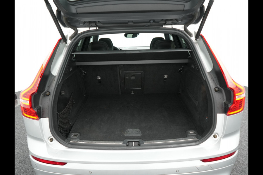 Volvo XC60 T6 R-Design AWD | Panodak | Trekhaak af Fabriek | Adaptive Cruise |Sportstoelen Memory | L.M. 19" | Harman/Kardon | 360 Camera | Carplay | DAB | Stoel & Stuurverwarming |