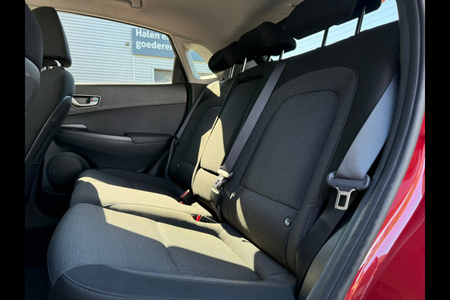 Hyundai Kona EV Comfort 64 kWh - Automaat - Navi - Climate - Parkeerhulp - Winterpakket