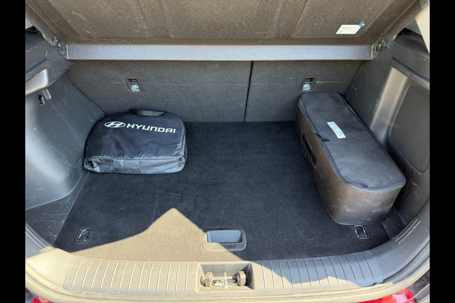 Hyundai Kona EV Comfort 64 kWh - Automaat - Navi - Climate - Parkeerhulp - Winterpakket