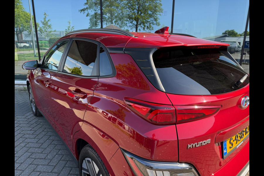 Hyundai Kona EV Comfort 64 kWh - Automaat - Navi - Climate - Parkeerhulp - Winterpakket