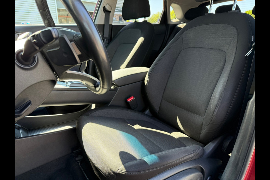 Hyundai Kona EV Comfort 64 kWh - Automaat - Navi - Climate - Parkeerhulp - Winterpakket