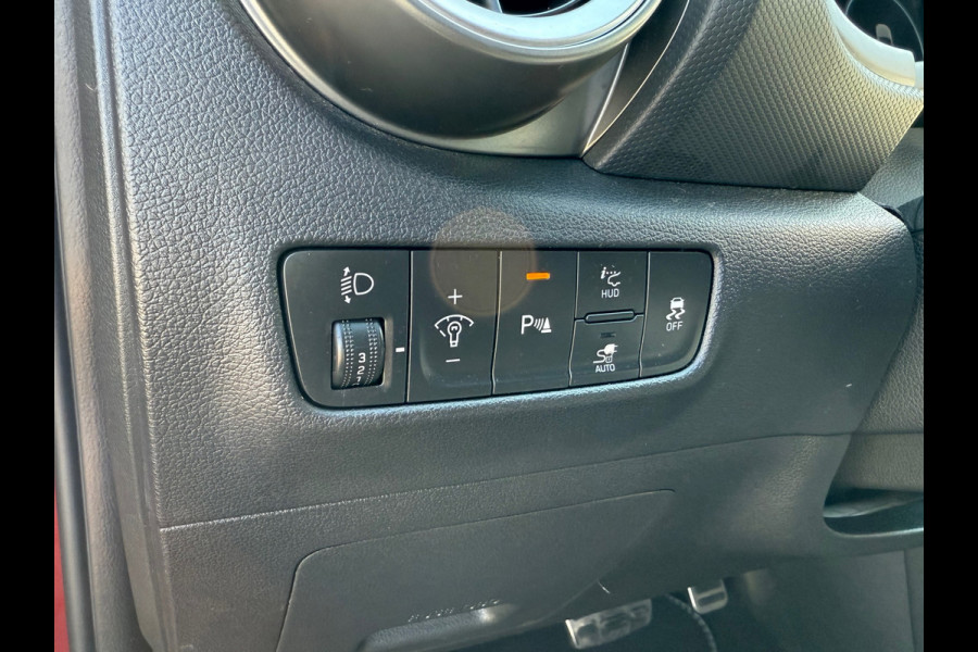 Hyundai Kona EV Comfort 64 kWh - Automaat - Navi - Climate - Parkeerhulp - Winterpakket