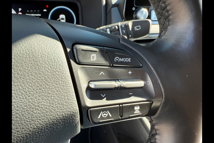 Hyundai Kona EV Comfort 64 kWh - Automaat - Navi - Climate - Parkeerhulp - Winterpakket