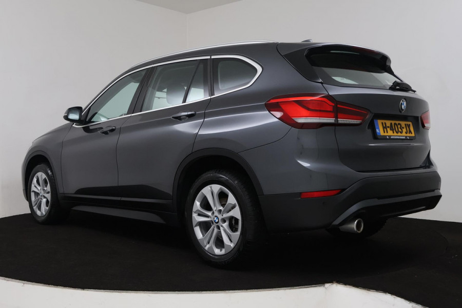 BMW X1 SDrive18i Executive Edition (PARKEERSENSOREN, NAVIGATIE, CRUISE, STOELVERWARMING, AUTOMAAT, NL-AUTO, DEALER ONDERHOUDEN)
