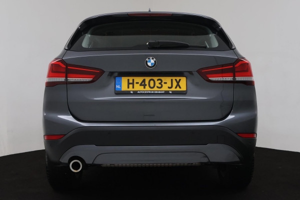 BMW X1 SDrive18i Executive Edition (PARKEERSENSOREN, NAVIGATIE, CRUISE, STOELVERWARMING, AUTOMAAT, NL-AUTO, DEALER ONDERHOUDEN)