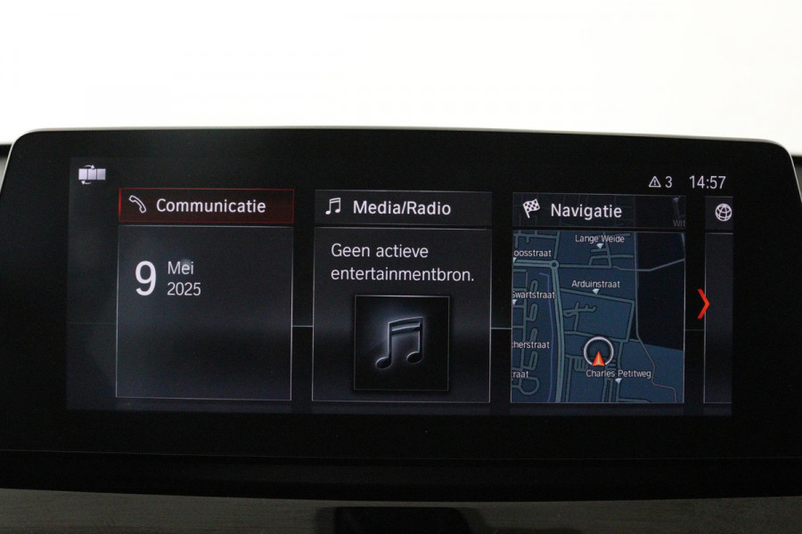 BMW X1 SDrive18i Executive Edition (PARKEERSENSOREN, NAVIGATIE, CRUISE, STOELVERWARMING, AUTOMAAT, NL-AUTO, DEALER ONDERHOUDEN)