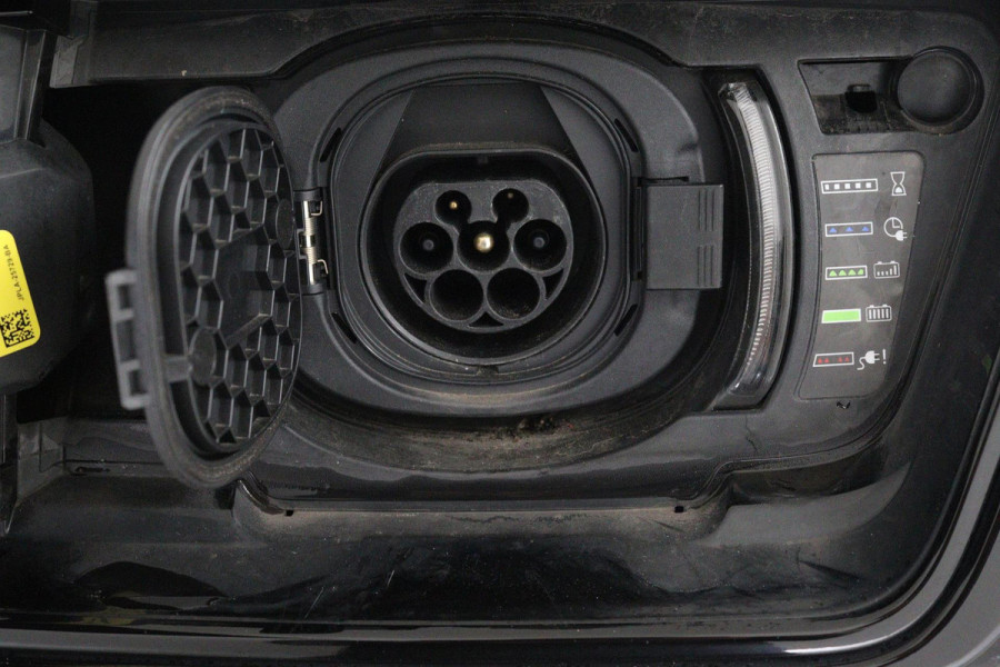 Land Rover Range Rover Sport P400e Limited Edition (PANORAMADAK, TREKHAAK, STOELVERWARMING, CAMERA, NL-AUTO, GOED ONDERHOUDEN)